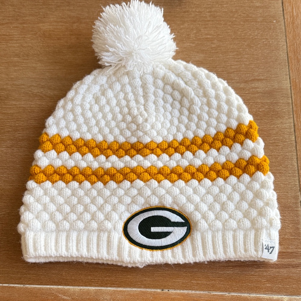 47 women’s Green Bay packers White and Gold Pom-Pom Beanie
